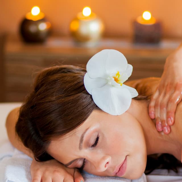 Massage Oasis by the Fire: Relaxing Music and Fire - Sleepy Spa Music